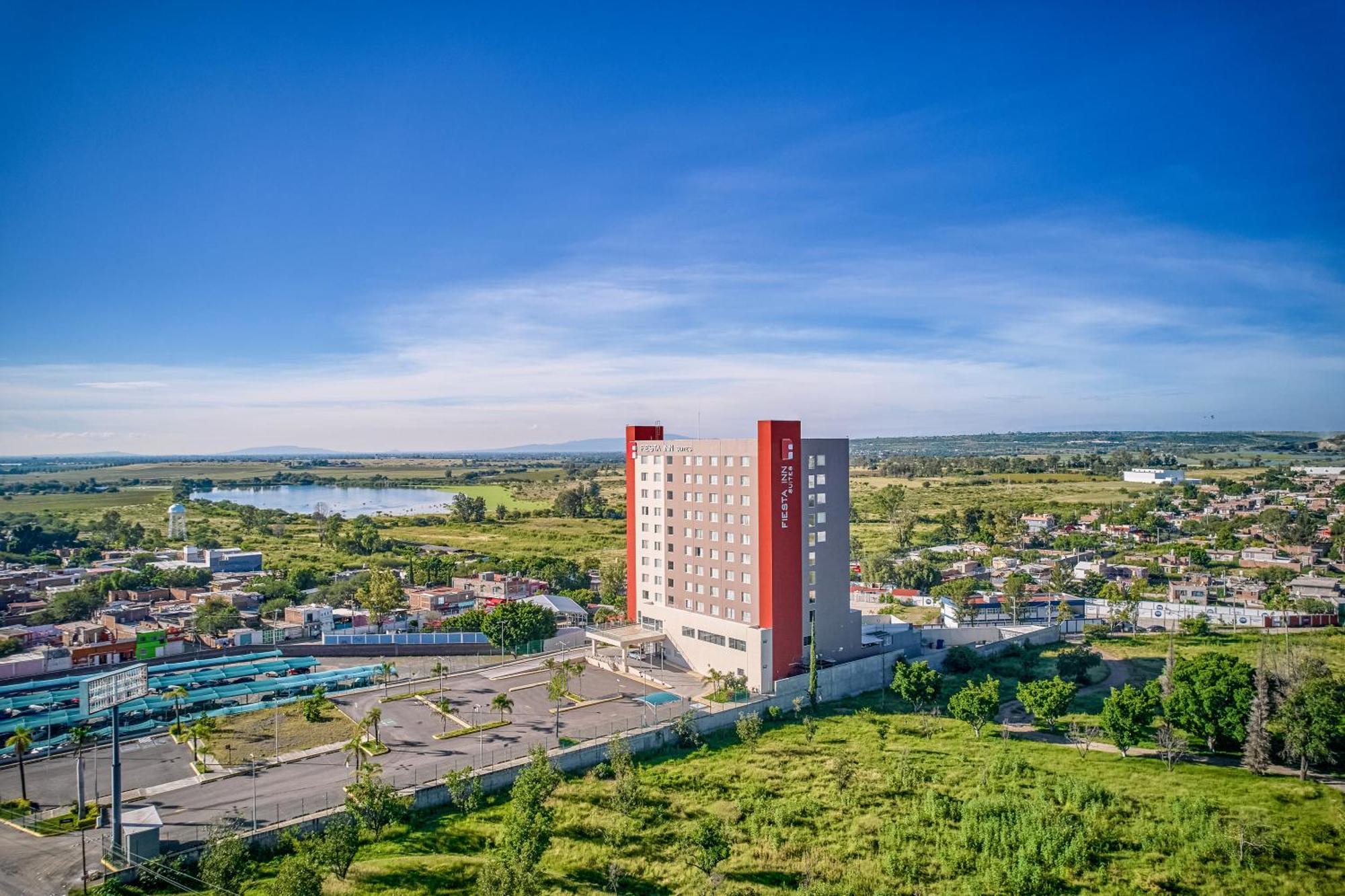 Fiesta Inn Suites Aeropuerto Del Bajio Silao Exterior photo